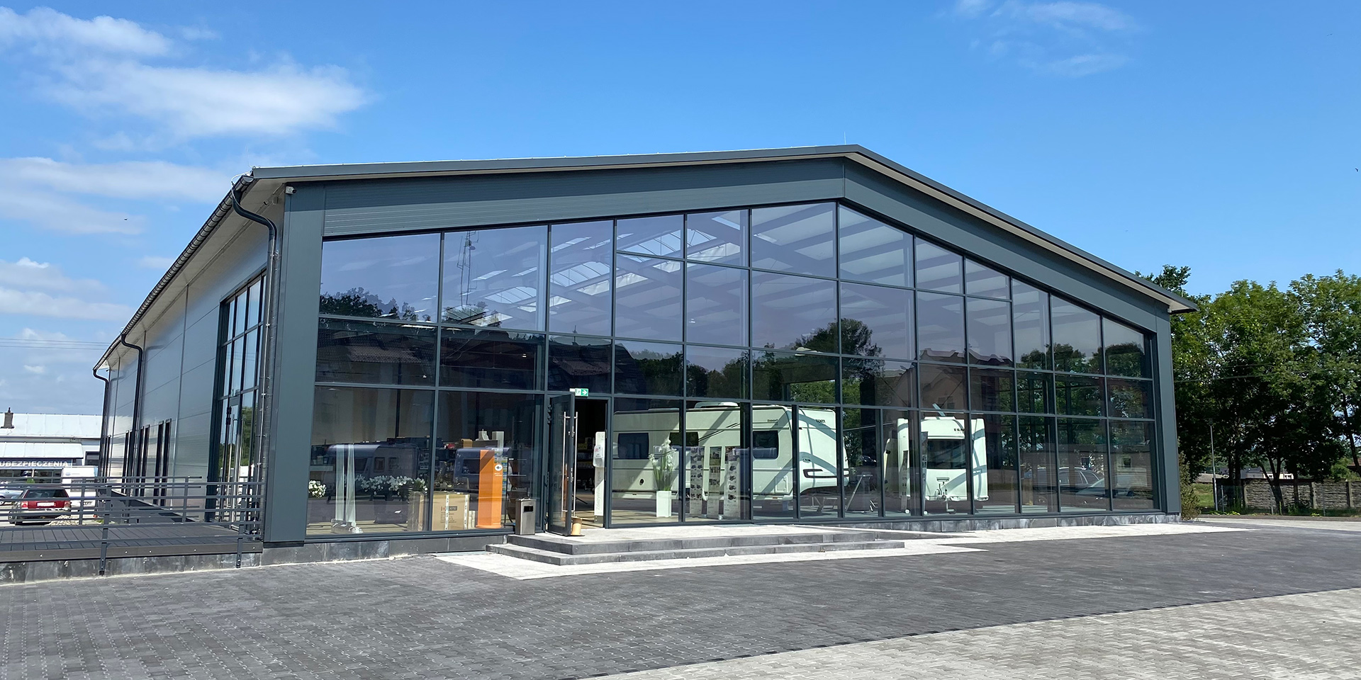 Salon kamperów Bieruń z płyt warstwowych Paneltech PIR-D i PIR-S