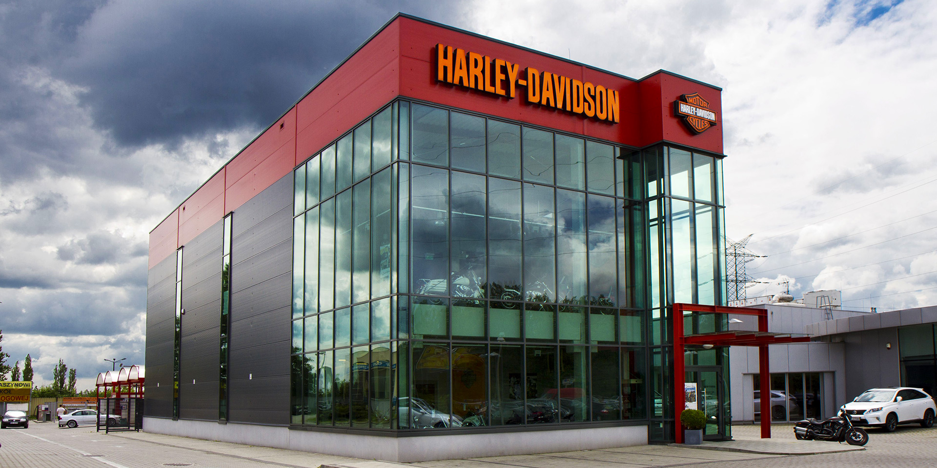 Salon motocyklowy z płyty warstwowej Paneltech PWW-S