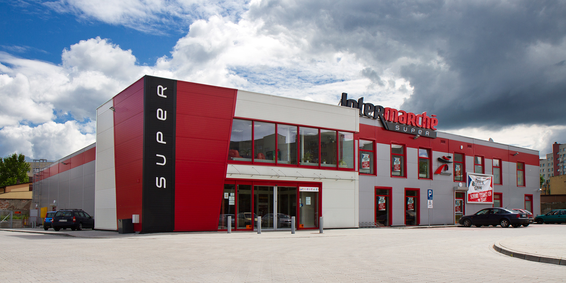 Supermarket Intermarché Dąbrowa Górnicza z płyty warstwowej Paneltech PIR-SU