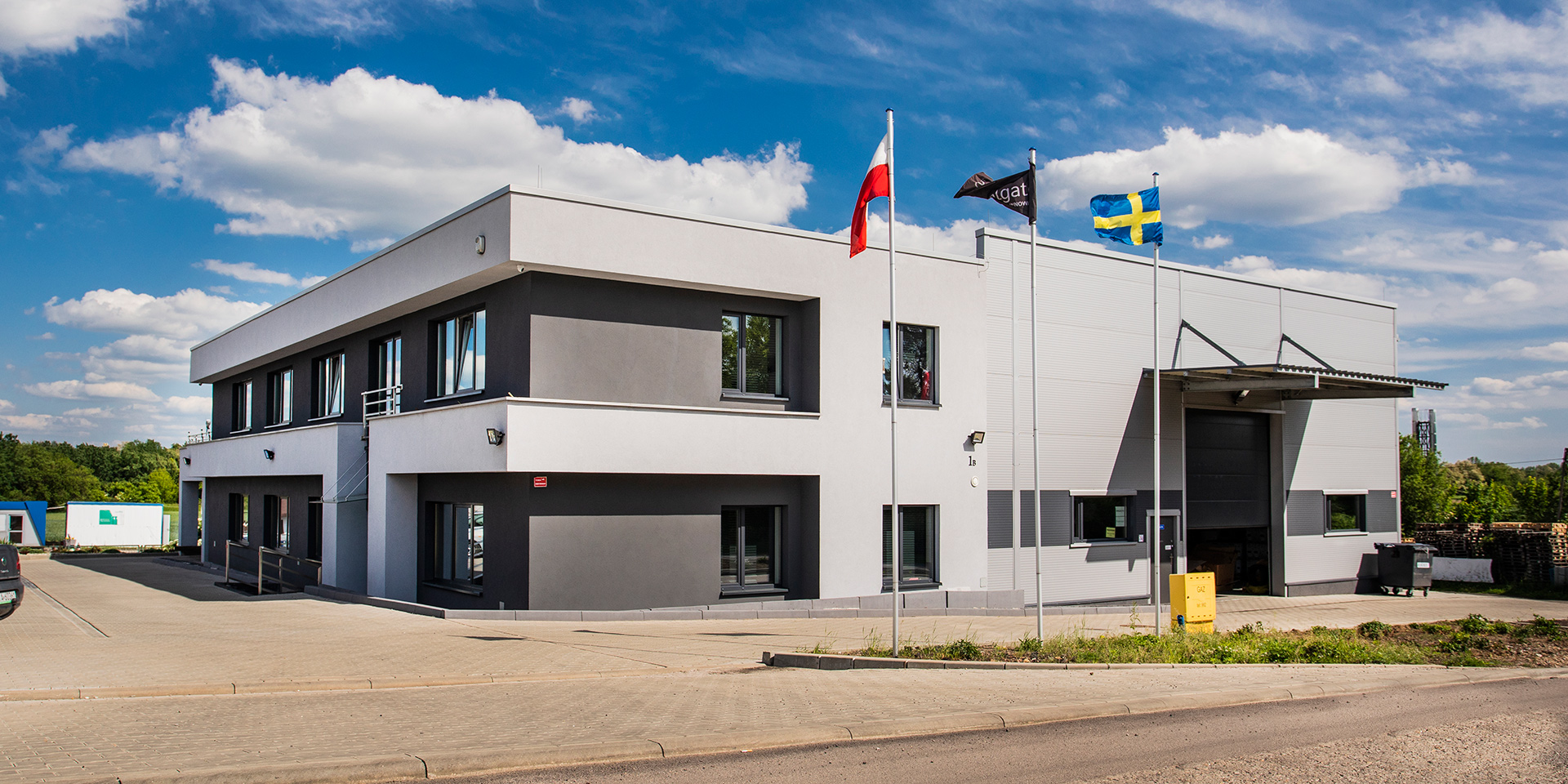 Hala magazynowa z częścią socjalną z płyty warstwowej Paneltech PIR-S