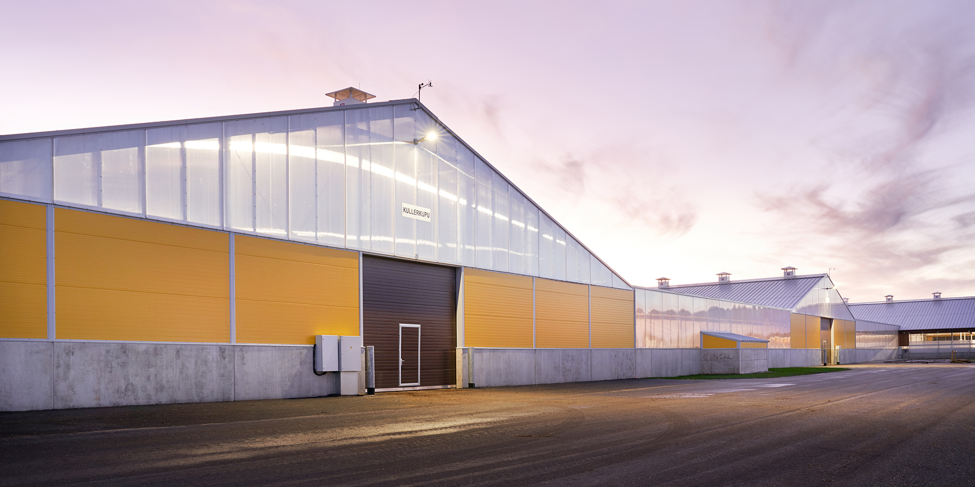 Hale inwentarskie Koksvere Estonia z płyt warstwowych Paneltech PIR-D i PIR-S